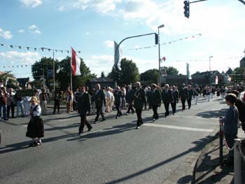 parade2002-007